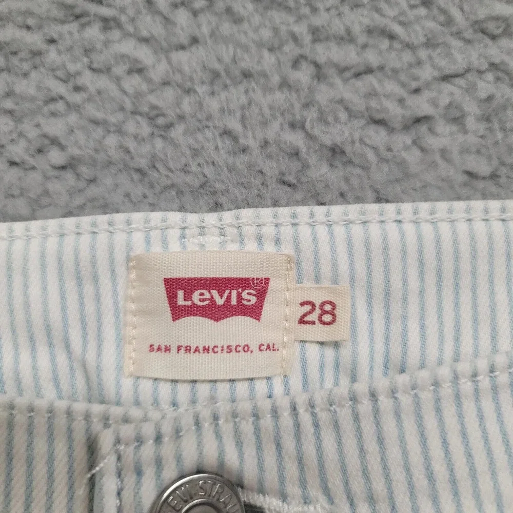 Levi's Shorts Womens 28 White blue Striped Casual White Tab Cut Off Outdoor Logo